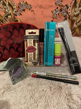 Coach makeup bag/beauty bundle